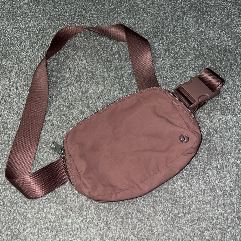 Excellent condition Lululemon everywhere bag.